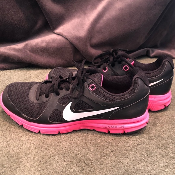 Nike - Picture 2 of 6